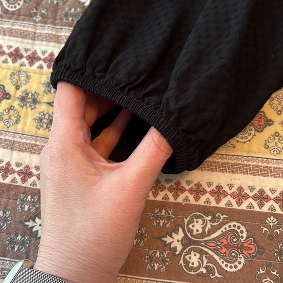 Crown & Ivy Black Textured Blouse, 3/4 sleeves .. size 1X - Picture 2 of 4